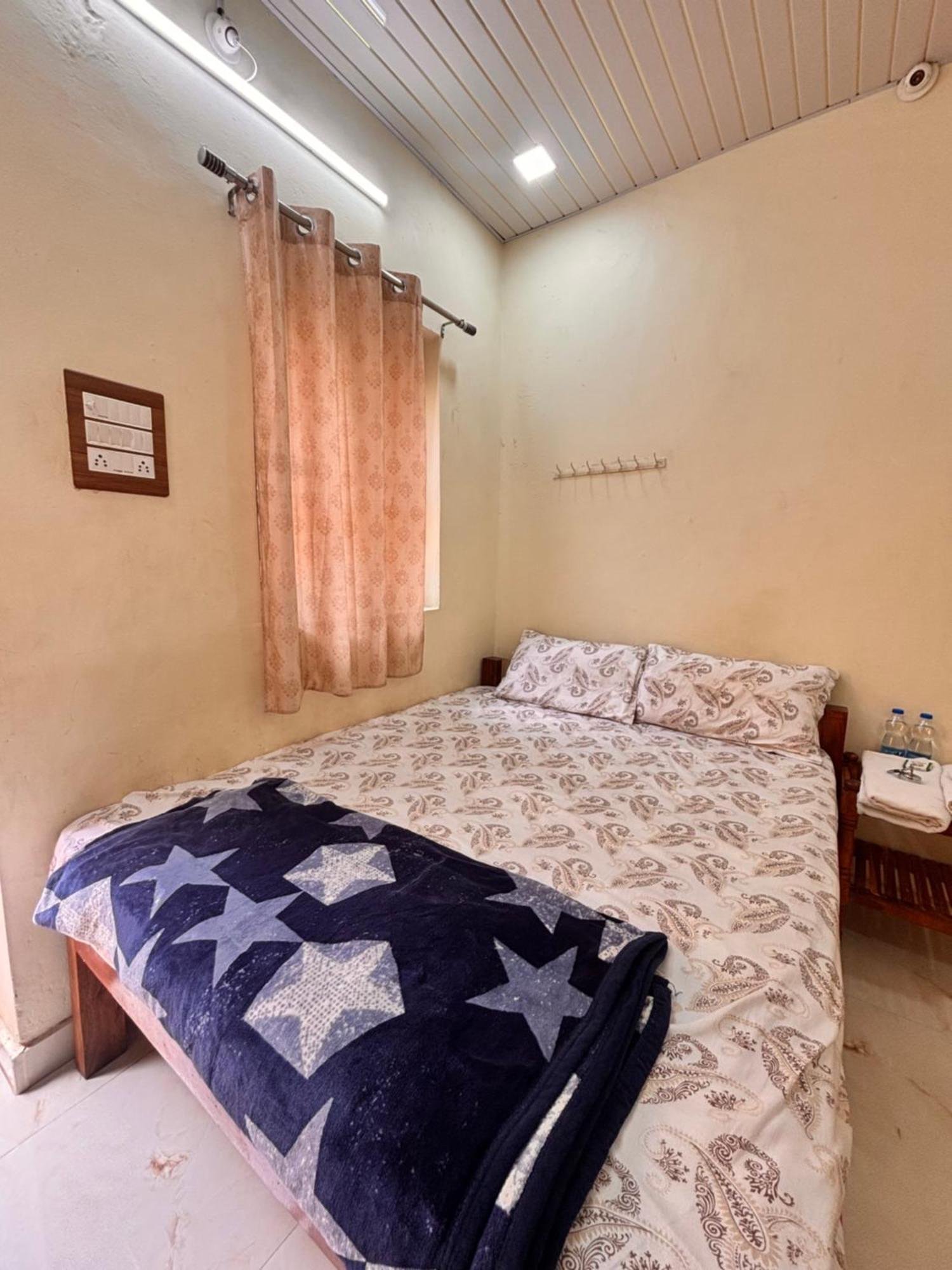 Mahesh Guest House Hampi Luaran gambar